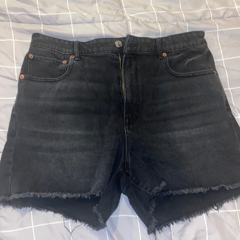 American Eagle Highest Rise Boyfriend Jean Shorts in Black